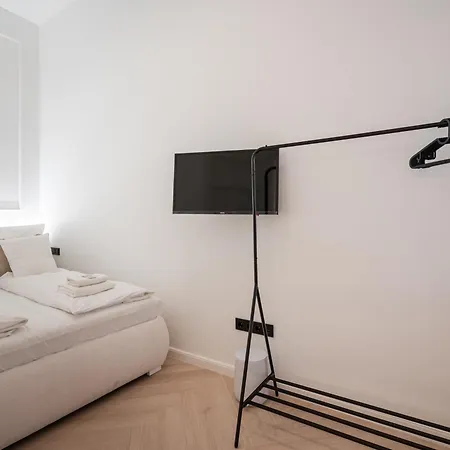 Prestige Elegant 3-bdr Apartament