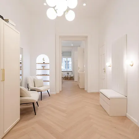 Prestige Elegant 3-bdr Budapest