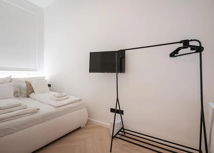 Prestige Elegant 3-bdr Apartament